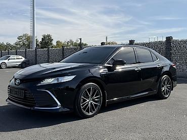 Toyota Camry: 2023 г., 2.5 л, Вариатор, Гибрид, Седан