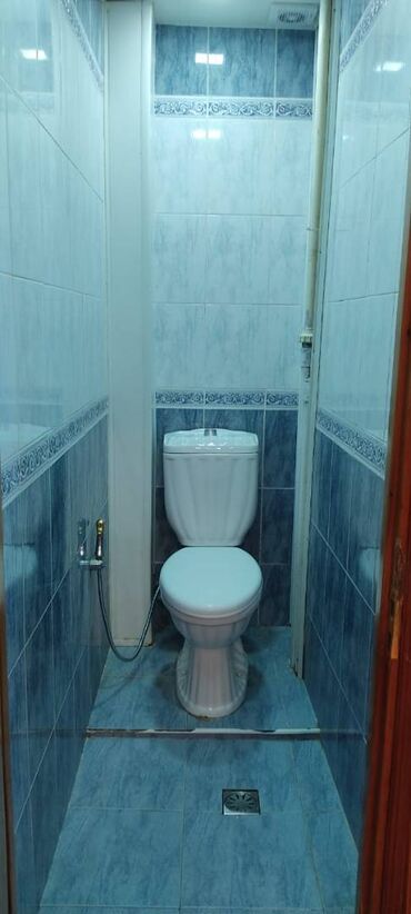 Uzunmüddətli kirayə mənzillər: Azadliq metrosuna yaxin 9 mertebeli binanın 4-cu mərtəbəsində — 9