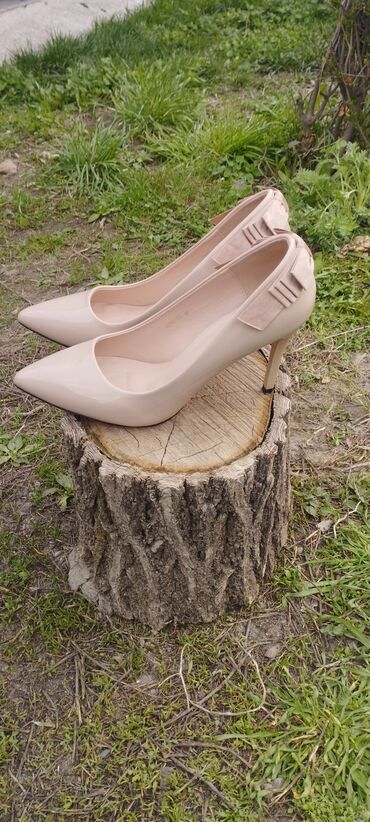 Женская обувь: Туфли 40, цвет - Бежевый