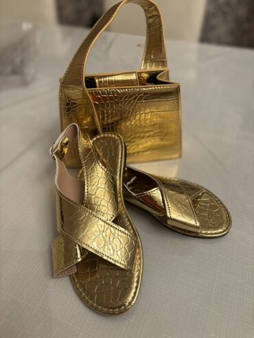 qizil sepler adlarla: Ölçü: 36, rəng - Qızılı, Yeni