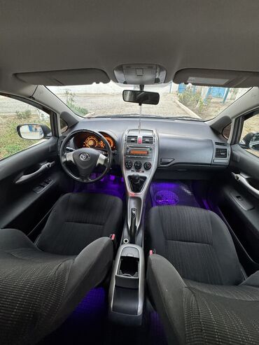 Toyota: Toyota Auris: 1.4 l | 2008 il Sedan — 2