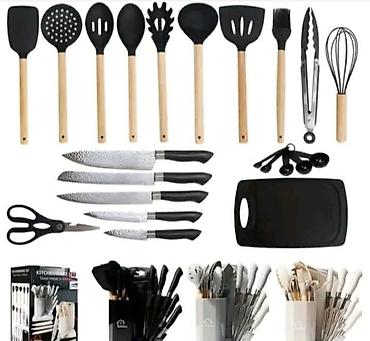 Set uključuje:11 kuhinjskih alatki sa drvenim drškama (kašike
