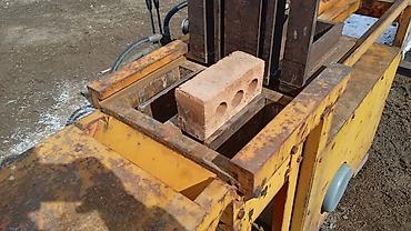 Другое оборудование для производства стройматериалов: Гидравлический вибропресс-станок для производства бетонных блоков — 13