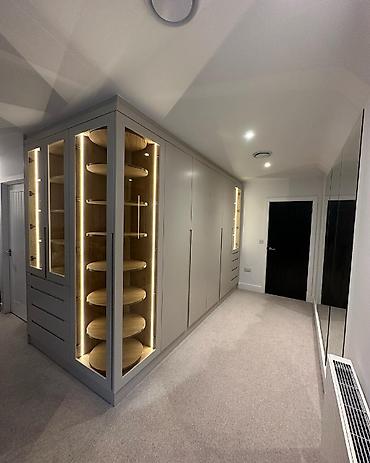 Sifarişlə dolablar: Düz dolab, Qonaq otağı üçün, Dəhliz üçün, Yataq otağı üçün, Paltar üçün, Açılan, Korpuslu, 4 qapılı — 10