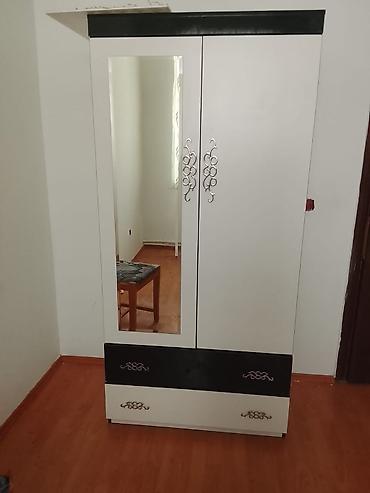İşlənmiş, 2 qapılı, Güzgülü, Ağ, Taxta, Açılan, Düz dolab