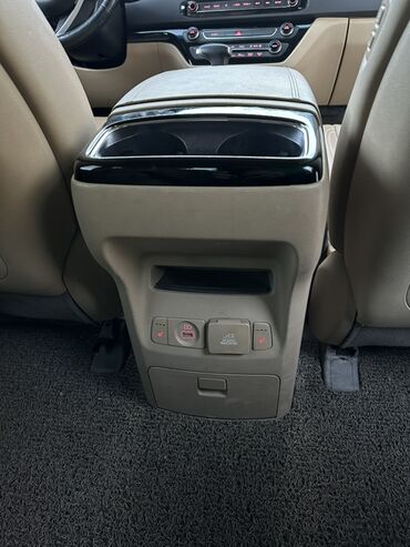 Kia: Kia Carnival: 2018 г., 2.2 л, Автомат, Дизель, Минивэн — 10