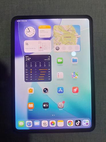 IPad 11 Pro M4. Şəkildə gördüynüz kimi Ekranın üz şüşəsində çat var lalafo.az -da IPad 11 Pro M4. Şəkildə gördüynüz kimi Ekranın üz şüşəsində çat var
