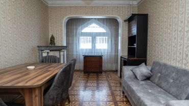 Uzunmüddətli kirayə mənzillər: Azadlıq prospektində, qoşazapravkaya yaxın Qrand marketin yanında 9 — 1