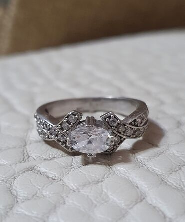серебряные ложки: Серебряное кольцо с камнями.
18.5 размер