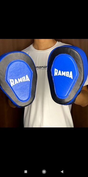 боксерские лапы: Лапы шлем для бокса боксерские 
перчатки