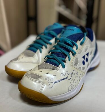 Кроссовки и спортивная обувь: В продаде кроссовки для зала. секонд хенд Сокулук. состояние нового — 3