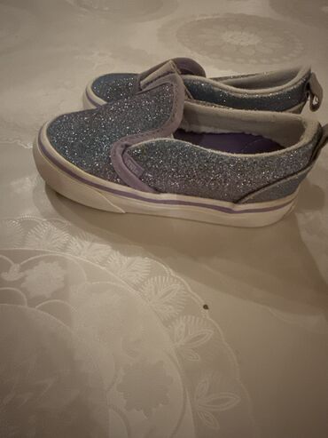 детские вещи из плюшевой пряжи: Детские слипоны Vans с блестящей отделкой. Верх модели выполнен из