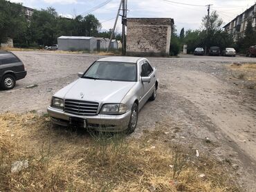 накидка на мерс: Mercedes-Benz C-класса в кузове W202 серебристого цвета. Этот седан