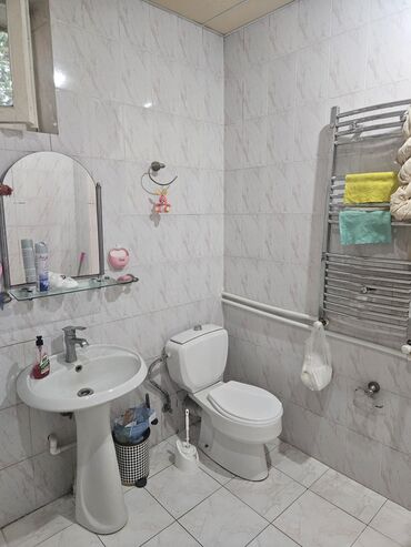 Uzunmüddətli kirayə mənzillər: Geniş planlı mənzil – klassik üslubda, hündür tavanlı və işıqlı — 11