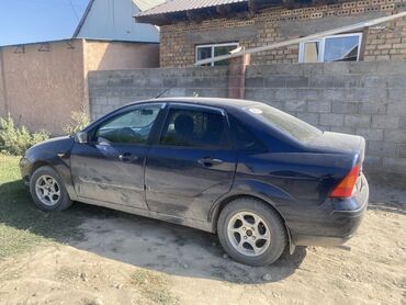 мини электромобиль: Представлен седан Ford Focus, выполненный в тёмно-синем цвете. Модель