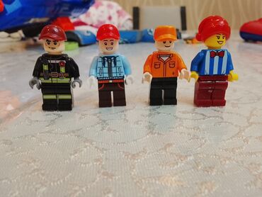 Oyuncaqlar: LEGO tərzində 4 ədəd minifiqur dəsti - Komplekt: 4 müxtəlif minifiqur