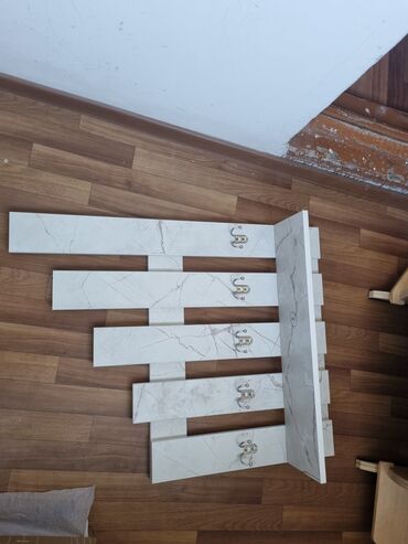 тумбочка в прихожую: Кире бериш үчүн гарнитур, Илгич, ДСП, түсү - Ак