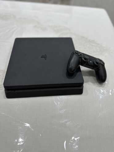 PS4 (Sony Playstation 4): Tezedir, qeti istifade edilmeyib. İstifade edilmediyi ucun satilir