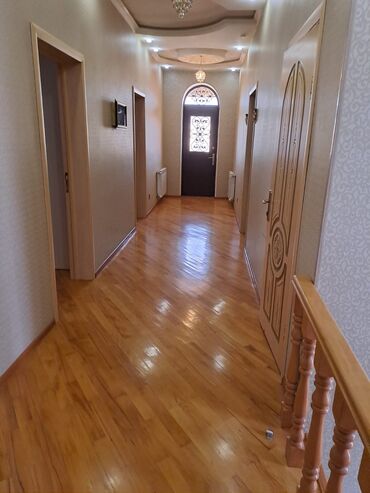 Həyət evləri və villaların satışı: Ev iki mərtəbəlidir və geniş həyəti var. Həyətdə açıq havada oturmaq — 10