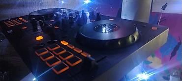 Səs avadanlığı: Pioneer DJ iki kanallı DJ kontroleri - İki böyük jog wheel: hamar — 1
