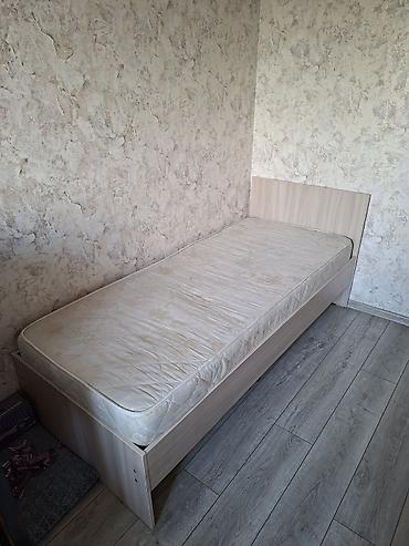 Кровати: Односпальная кровать, Б/у, С матрасом, длина - 193 см — 2