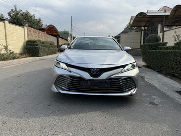 100 перохдка: Toyota Camry: 2017 г., 2.5 л, Вариатор, Гибрид, Седан