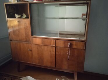 полка с зеркалом: Шкаф для посуды Советский, из дерева, полированный отличного качества