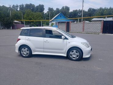 Toyota: Toyota ist: 2002 г., 1.3 л, Автомат, Бензин, Седан