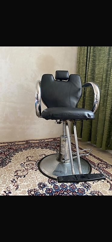 gen: Bərbərxana və ya salon üçün hidravlik kreslo. Qara rəngli yumşaq — 1