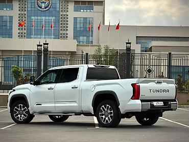 бампер на ешку: Toyota Тундра: 2022 г., 3.5 л, Автомат, Бензин, Пикап — 4