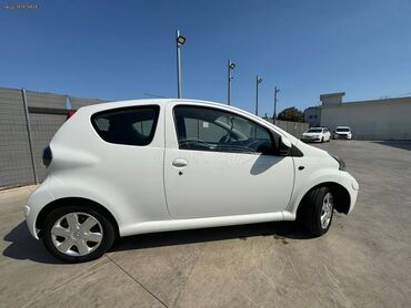 Toyota: Toyota Aygo: 1 l. | 2011 έ. Χάτσμπακ — 5