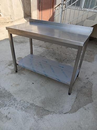 Paslanmayan poladdan iş masası. yeni kimidir. Demək olar ki