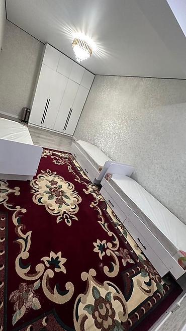 Долгосрочная аренда комнат: Восток 7. Мадина базар жакта. Срочно ‼️ 2 комната квартиранын залына — 1