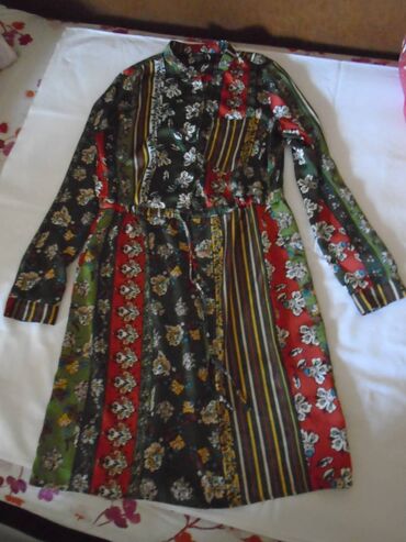 haljina 12: L (EU 40), bоја - Šareno, Drugi stil, Dugih rukava