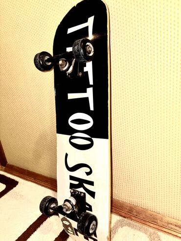 skeyt: Skeyt Skate İşlənmişdir Səliqəli vəziyyətdədir Üzəri qaradır Alt rəngi