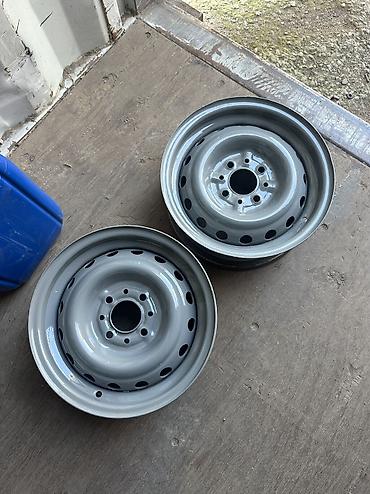 islənmis təkərlərin satisi: 2 eded disk R13 cat eyri svarka bolt yerinde genislenme yoxdu Lada — 1