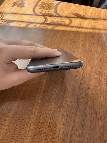 Apple iPhone: IPhone 11, Qara — 3