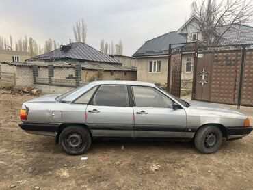Audi: Audi 100: 1985 г., Механика, Седан — 4