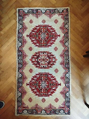 heets varijante: Tepih stazica Duzina oko 140 cm. Sirina oko 70 cm. S jedne strane — 4