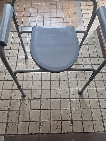 Xəstələr üçün unitazlar: Əlillər və yataq xəstələri üçün tualet stulu satılır Təkərsiz, sabit — 1
