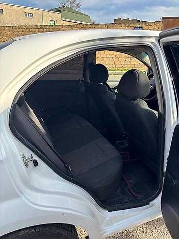 2 el motor: Chevrolet Aveo: 1.4 l | 2011 il 274200 km Sedan — 7