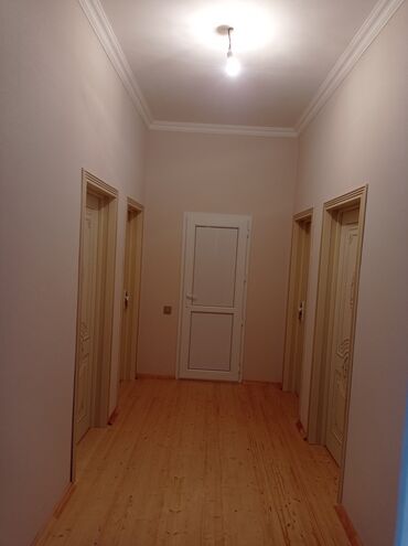 Həyət evləri və villaların satışı: Satılır: həyət evi - İki mərtəbəli layihə: aşağıda qapalı qaraj və — 5