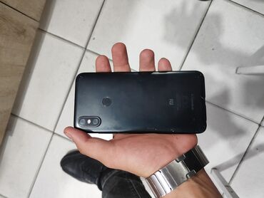 Мобильные телефоны и аксессуары: Xiaomi Mi A2, 128 ГБ, цвет - Черный, 
 Кнопочный, Отпечаток пальца, Face ID