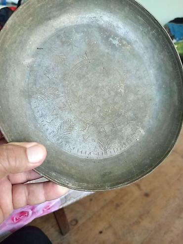 antik samovar: Antik metal məcmeyilər və qısa qılınc dəsti çox dəyərli bir əsyadi — 2