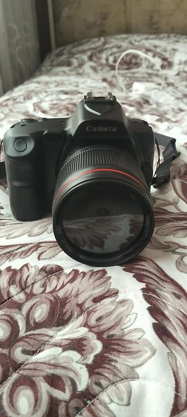 Elektronika: Məhsul: Foto/video kamera (DSLR tərzində) Təsvir: - Qara gövdə — 2