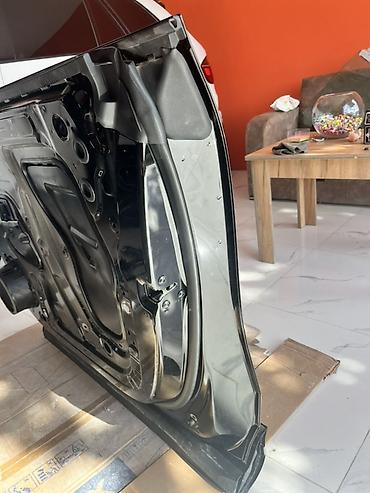 changan q07: ChanganQ07 Avtomobil qapısı, qara rəngdə və metal materialdan — 4