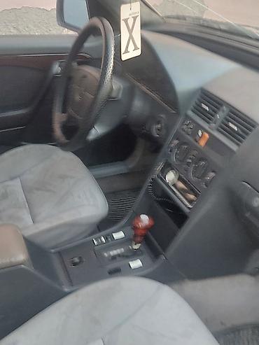 mersedes a klas: Mercedes-Benz C-Sinif sedan (W202), tünd mavi rəng. - Kuzov: 4 qapılı — 5