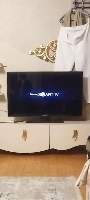 ТВ-стенды: Zamanında 1500 man alınıb 106 inc ekran böyük televizordu. Palatasında — 1
