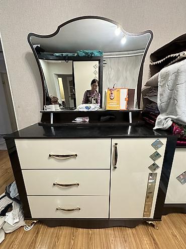 Спальные гарнитуры: Спальный гарнитур, Б/у, Двуспальная кровать, Шкаф, Комод — 8