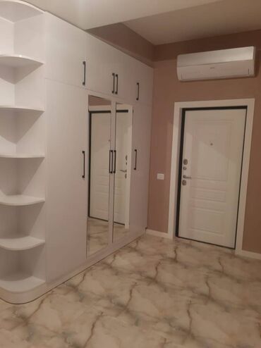 Uzunmüddətli kirayə mənzillər: Qaraev metrosuna yaxin 10 mertebeli binanın 1-ci mərtəbəsində yerləşən — 12